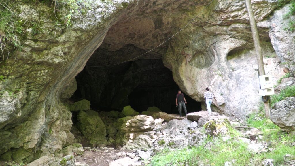 sesalacka-pecina-frame-at-0m9s