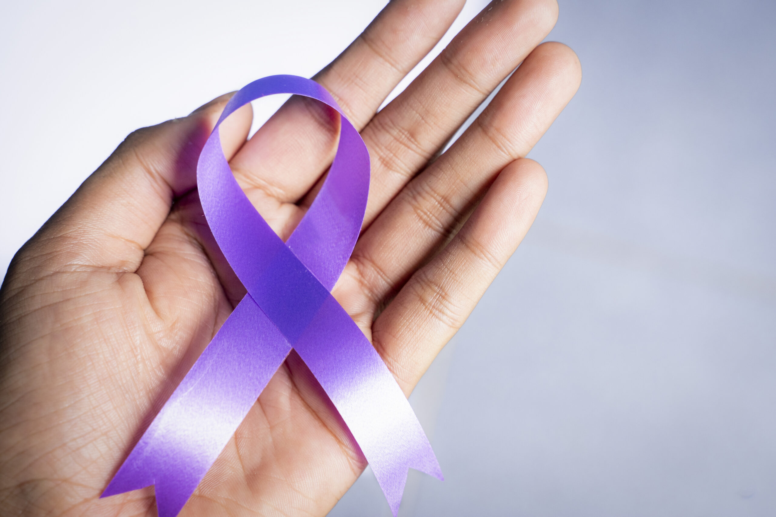 vecteezy_purple-ribbon-for-world-cancer-day-photo-background_5255202