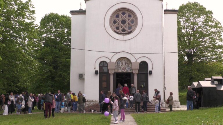 Cveti, verski praznik - frame at 2m10s