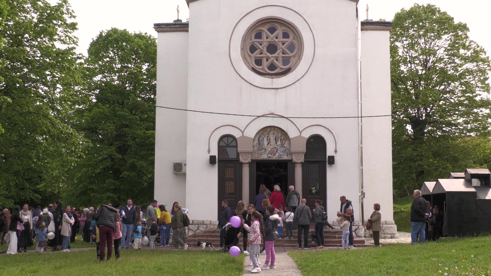 Cveti, verski praznik - frame at 2m10s